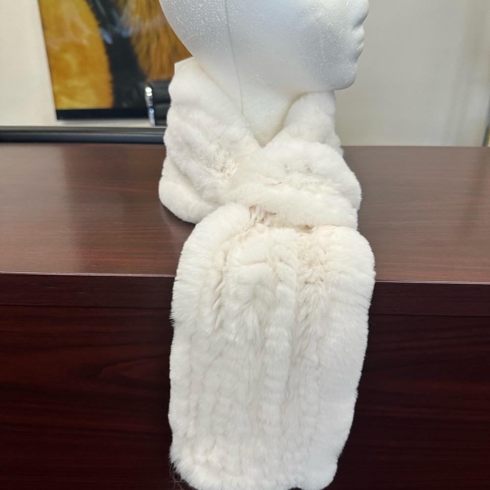 Elegant White Fur Scarf